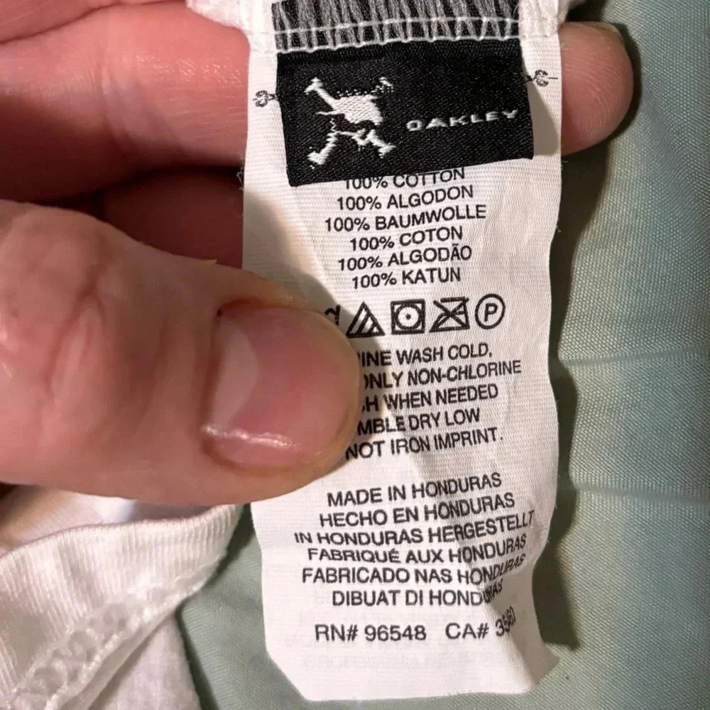 Oakley White Long Sleeve Tee w/Blue & Green Logo Large. No stains - Picture 11 of 12